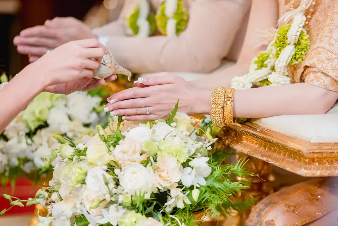 หลั่งน้ำพุทธมนต์-p-1080